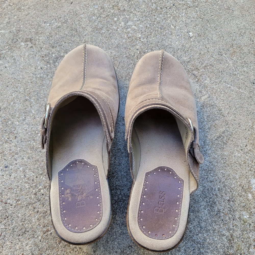 Used Women's Light Tan Brown Leather Clog Slide On Mule Size 8.5 with Buckle